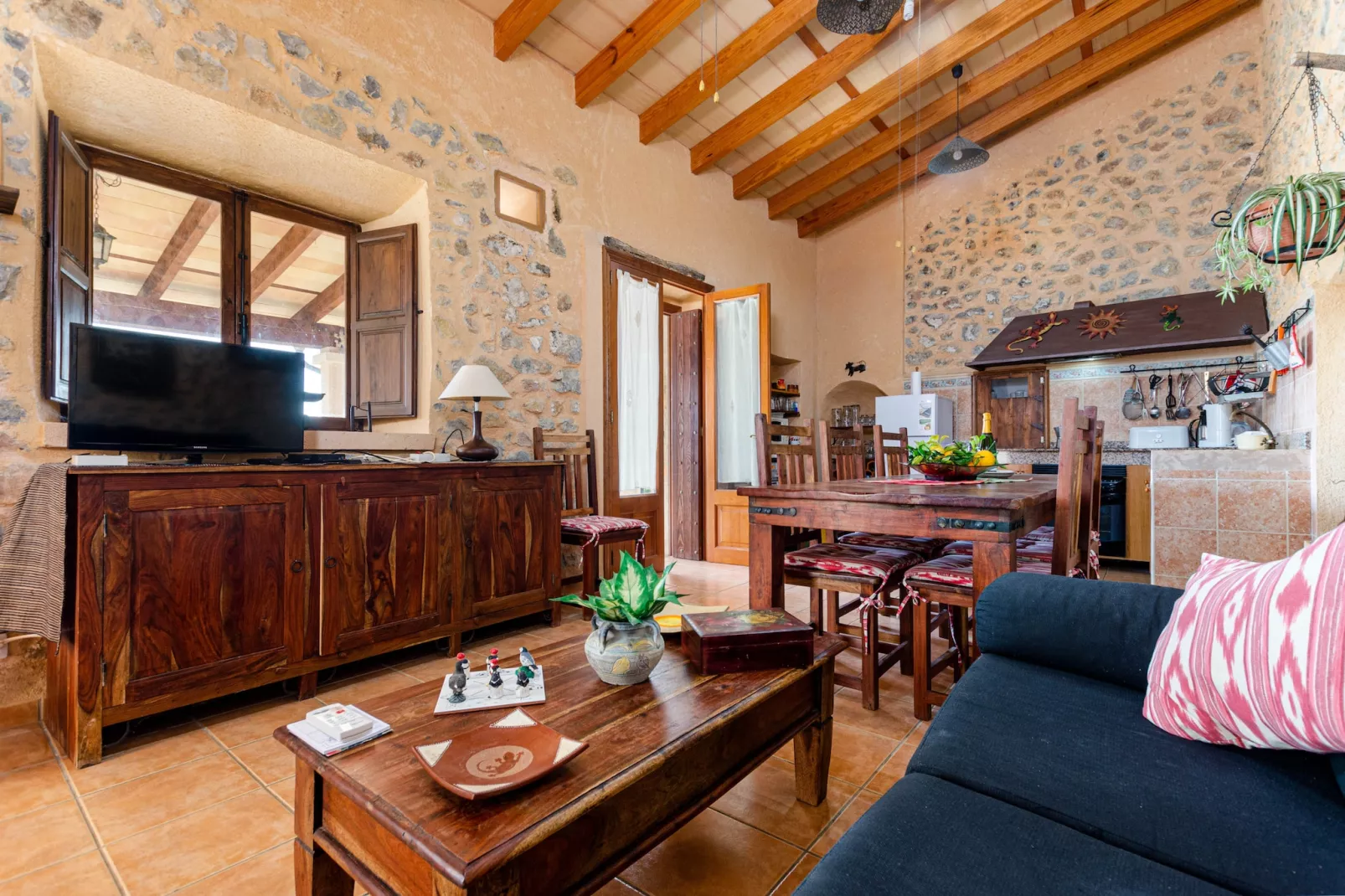 YourHouse Ermita-Living room