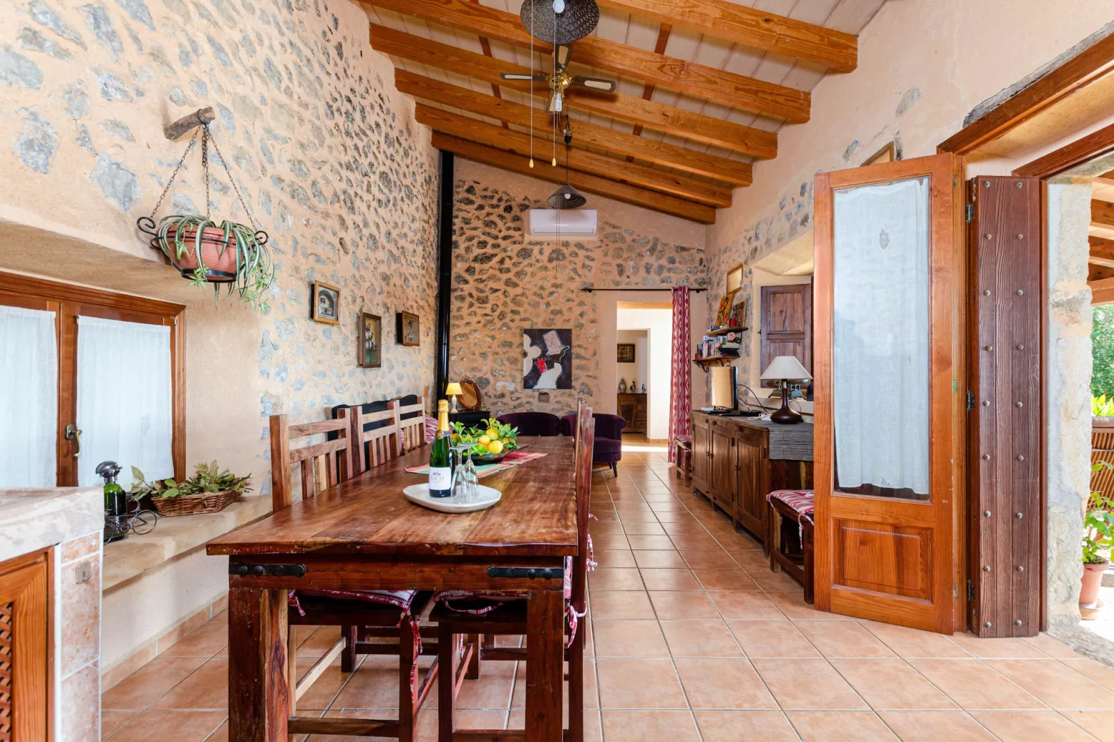 YourHouse Ermita-Dining room