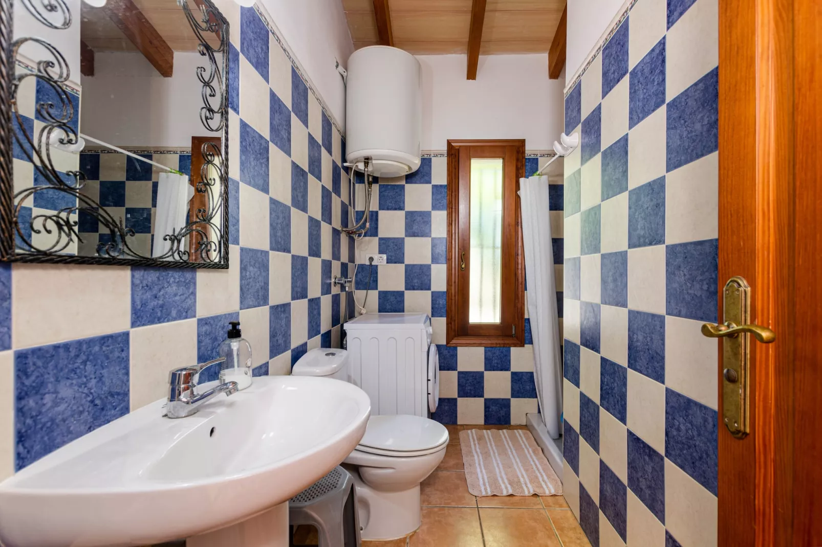 YourHouse Ermita-Bathroom