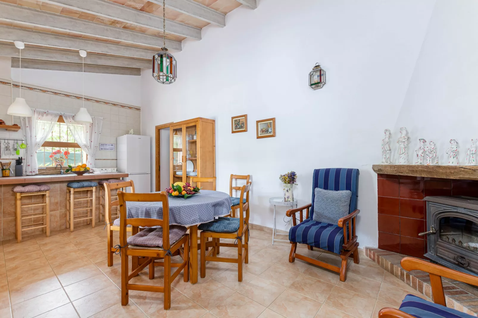 YourHouse Sa Sini-Dining room