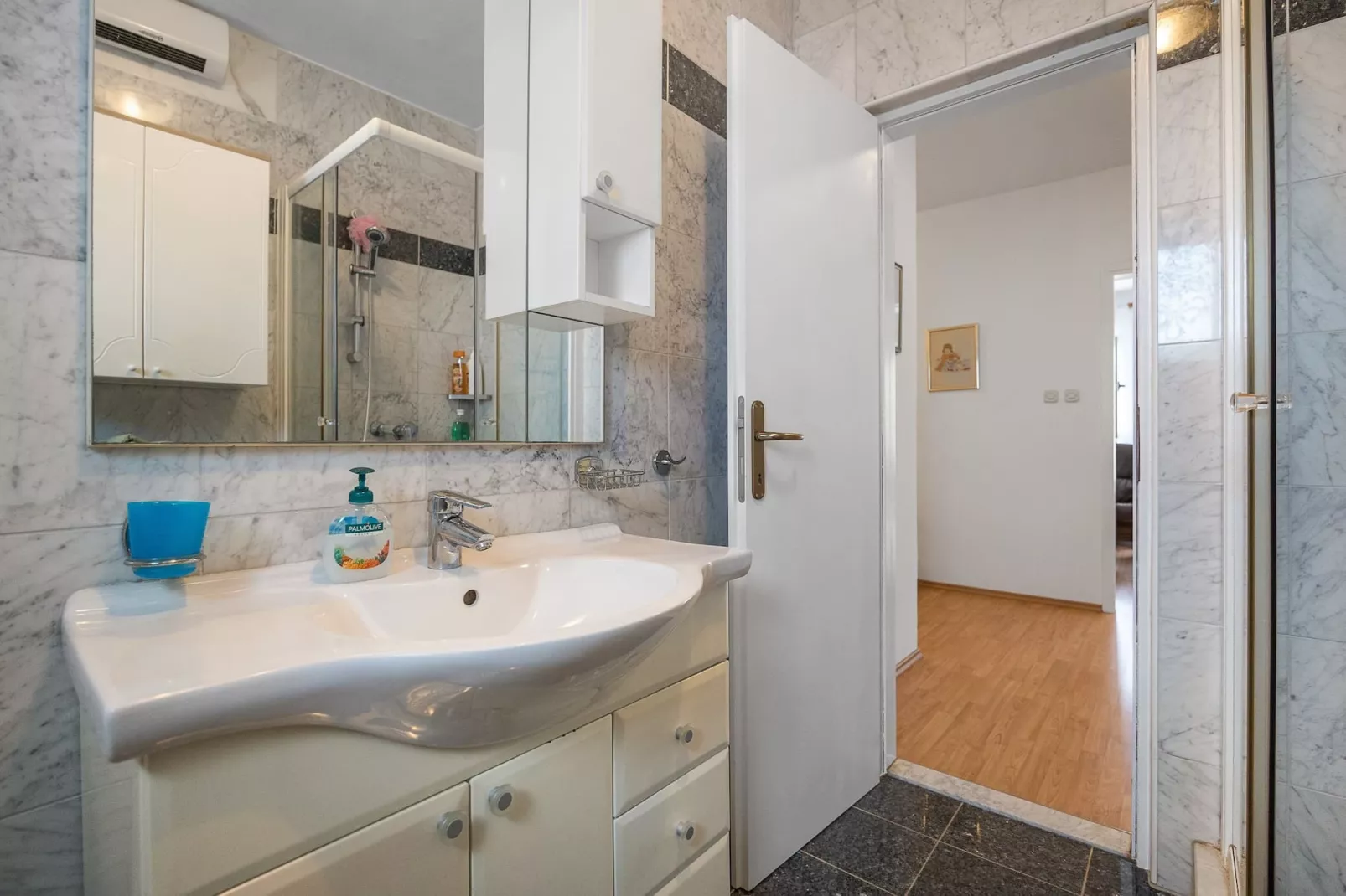 Apartment Jano with Balcony - Shabby Chic-Bathroom