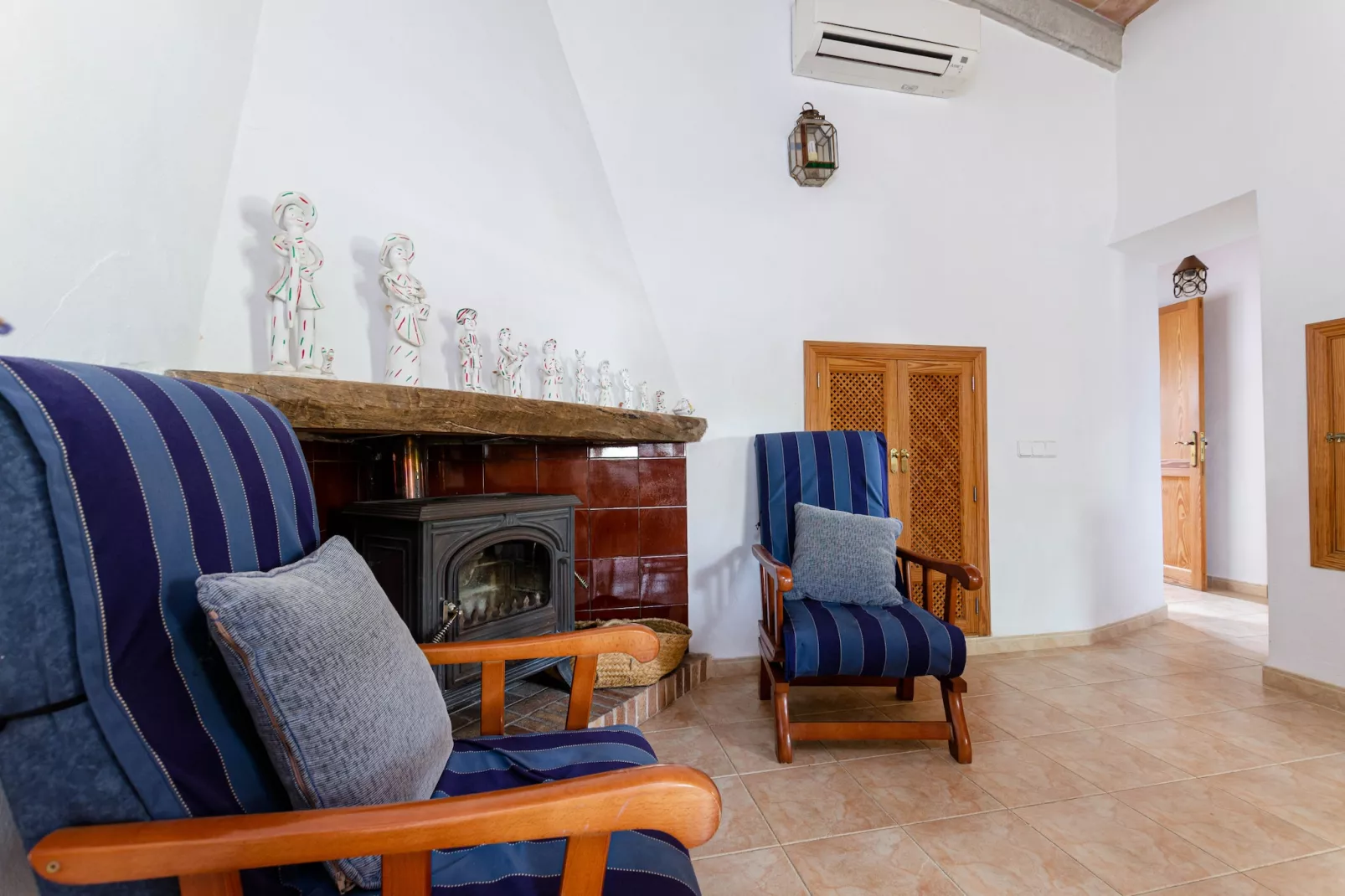 YourHouse Sa Sini-Living room