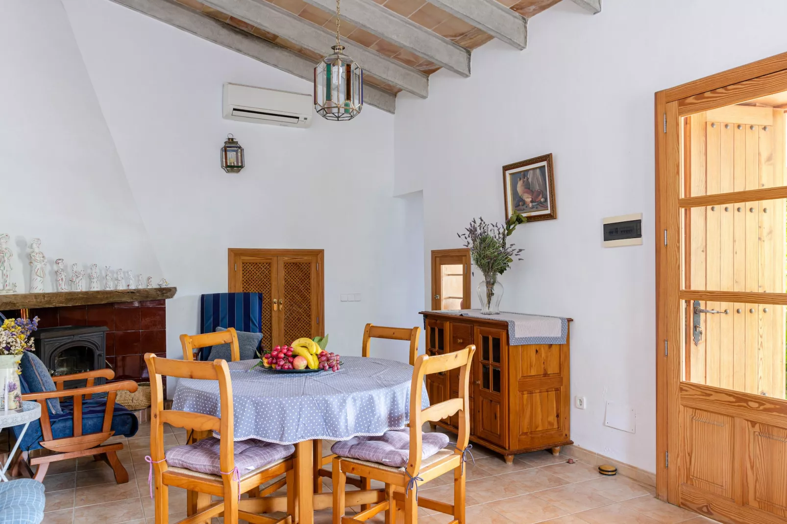YourHouse Sa Sini-Dining room