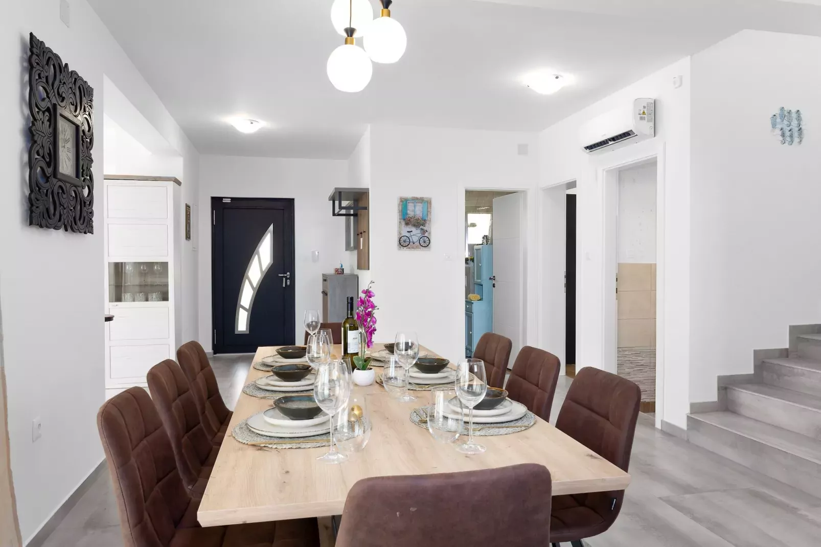 Enchanting Villa Bianca North with Pool and Jacuzz-Dining room