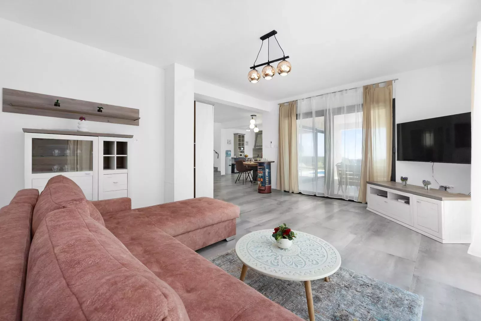 Enchanting Villa Bianca North with Pool and Jacuzz-Living room