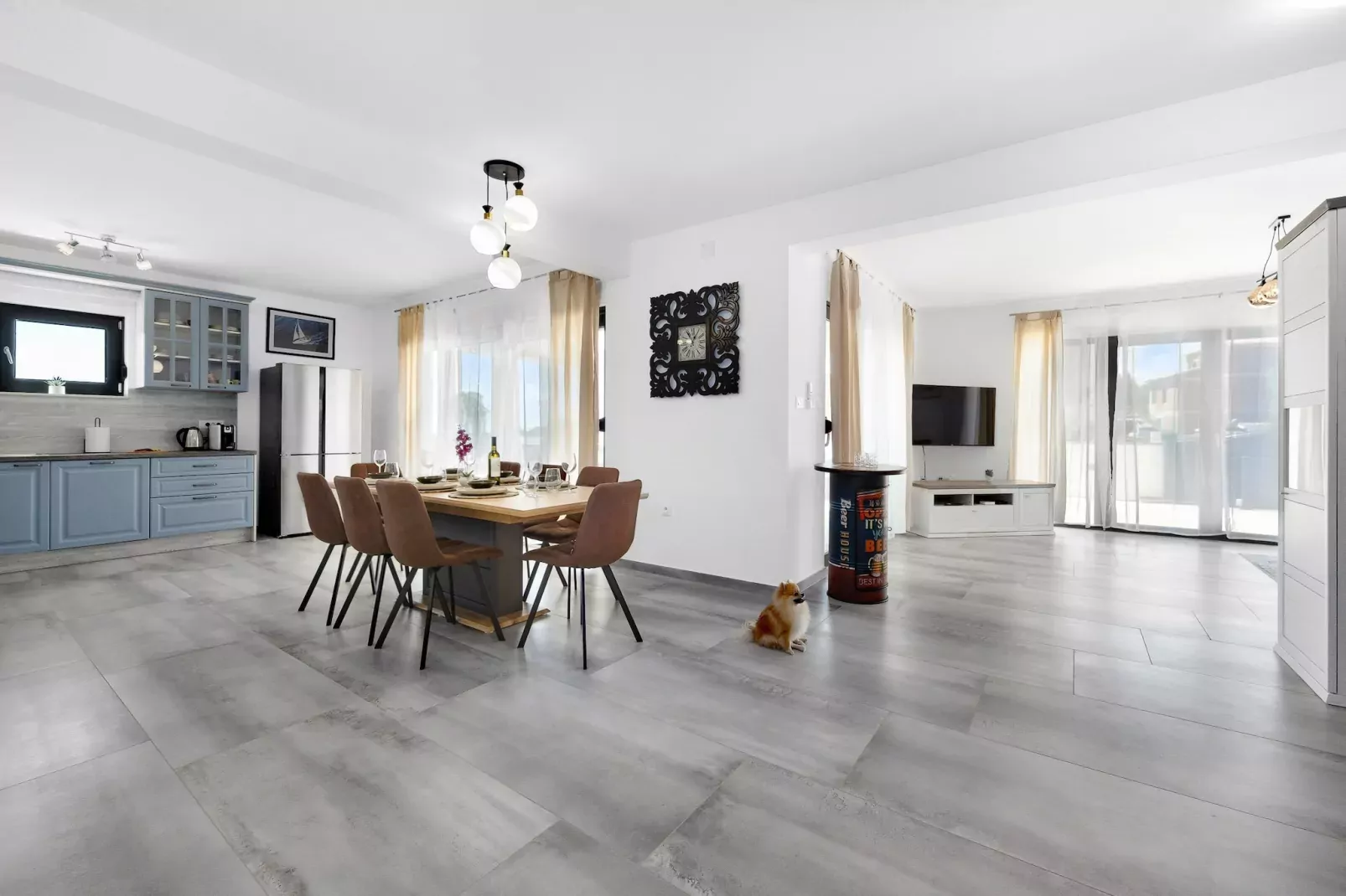 Enchanting Villa Bianca North with Pool and Jacuzz-Dining room