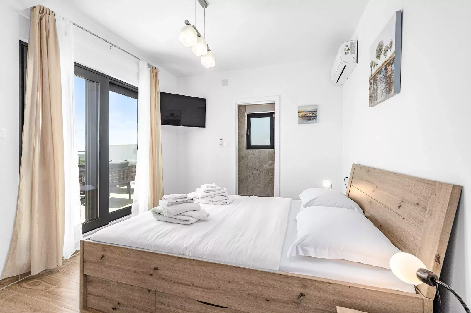 Enchanting Villa Bianca North with Pool and Jacuzz-Bedroom