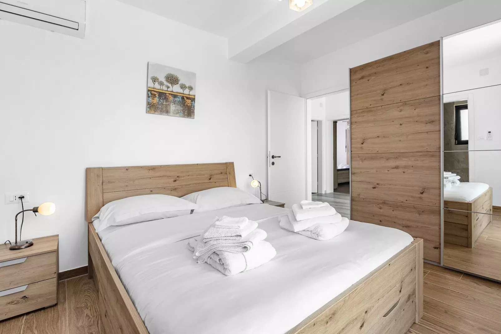 Enchanting Villa Bianca North with Pool and Jacuzz-Bedroom