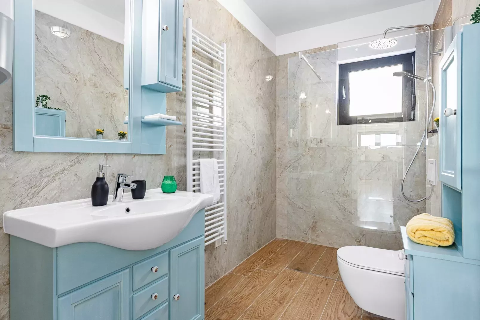 Enchanting Villa Bianca North with Pool and Jacuzz-Bathroom