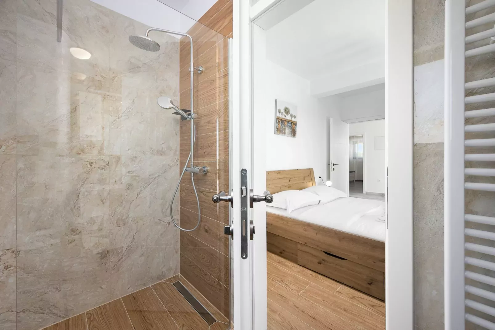 Enchanting Villa Bianca North with Pool and Jacuzz-Bathroom