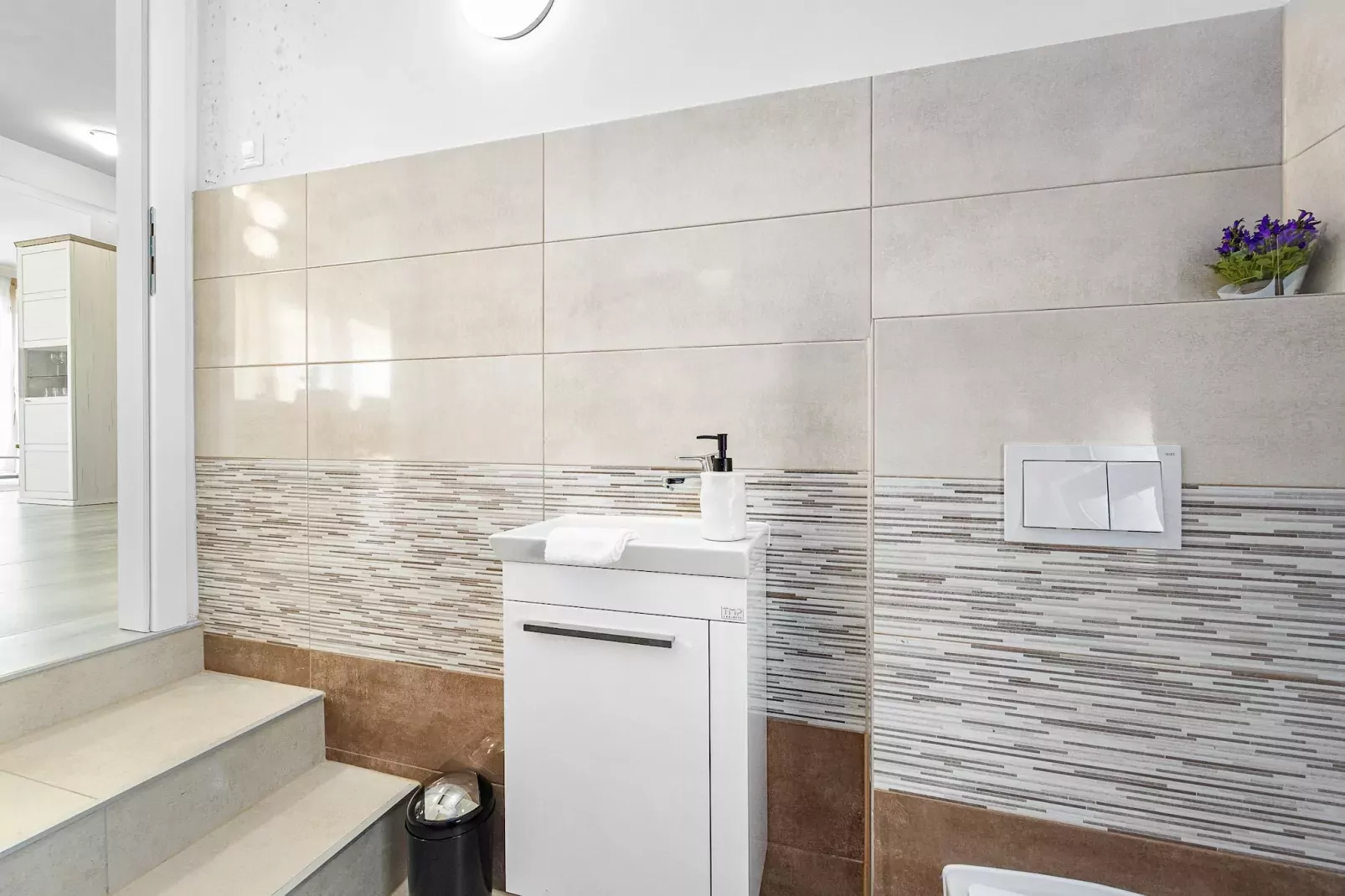 Enchanting Villa Bianca North with Pool and Jacuzz-Bathroom