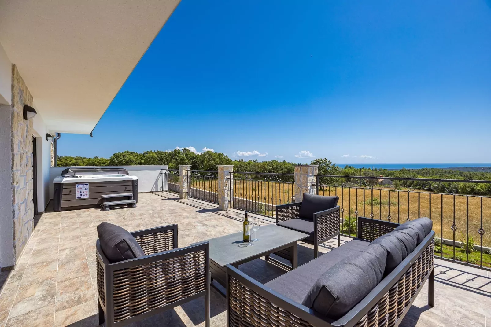 Enchanting Villa Bianca North with Pool and Jacuzz-Terrace balcony