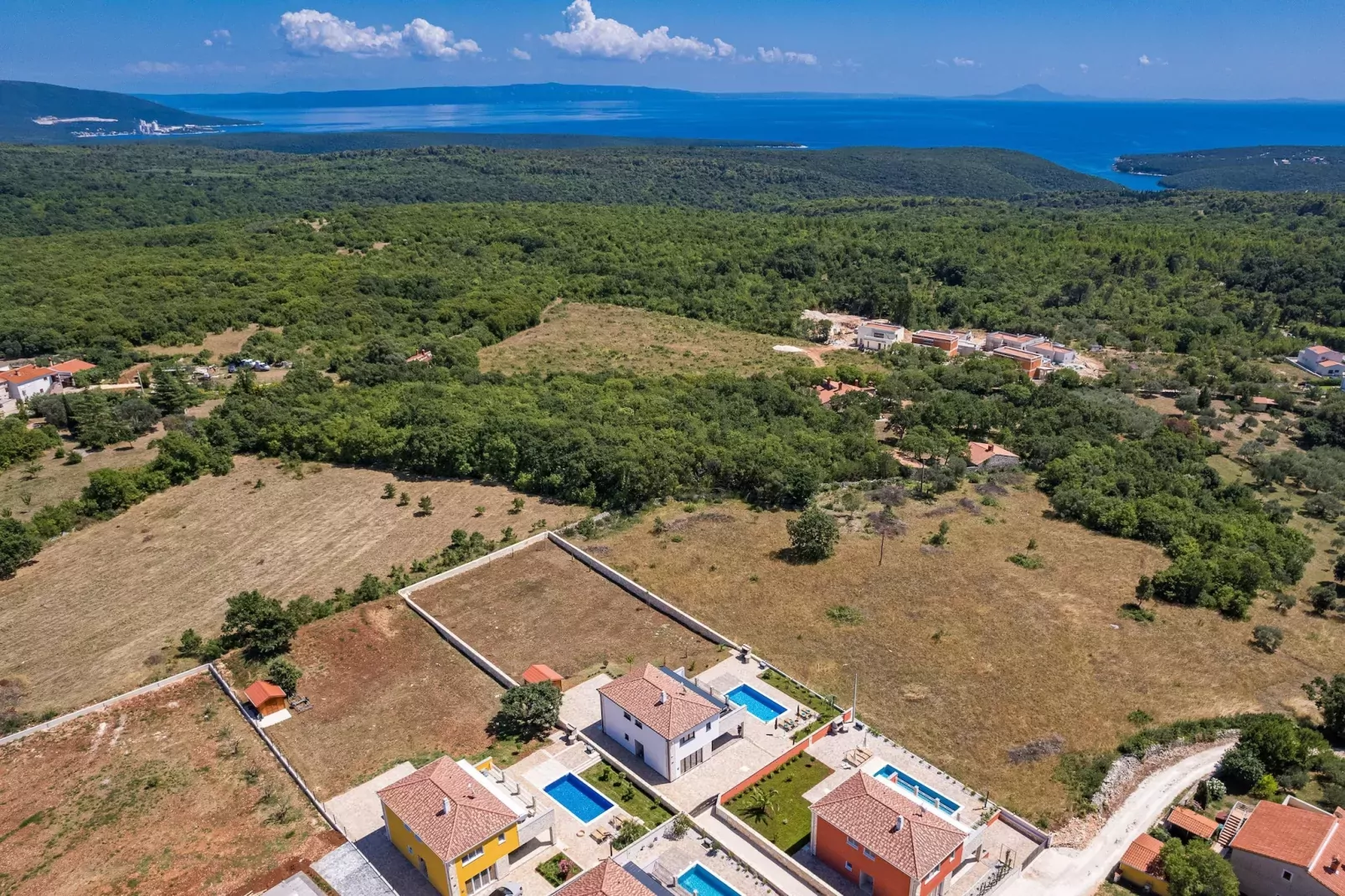 Enchanting Villa Bianca North with Pool and Jacuzz-Outdoor