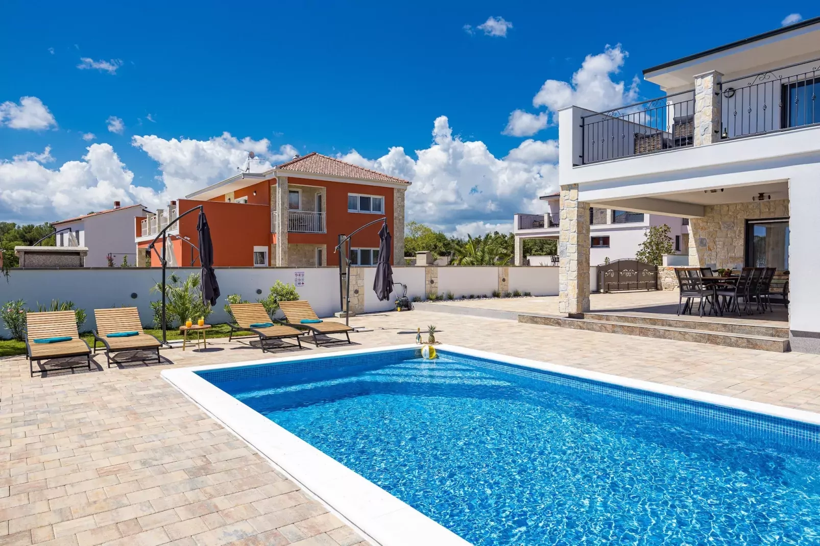 Enchanting Villa Bianca North with Pool and Jacuzz-Outdoor