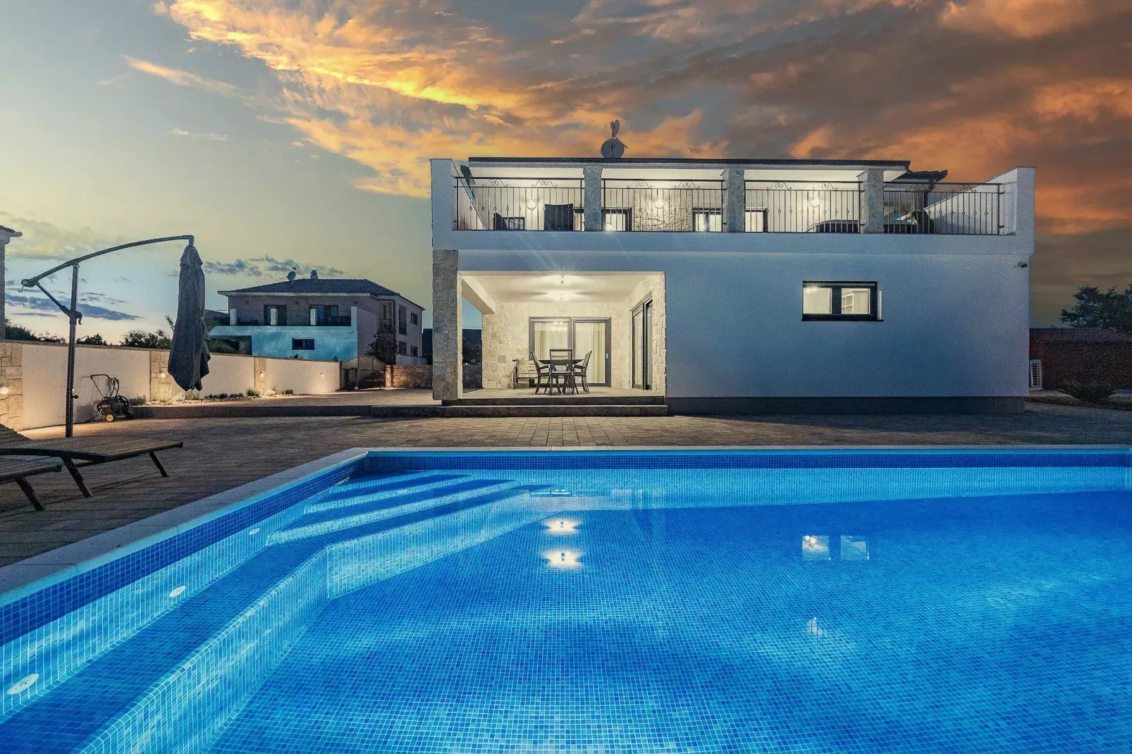 Enchanting Villa Bianca North with Pool and Jacuzz-Outdoor