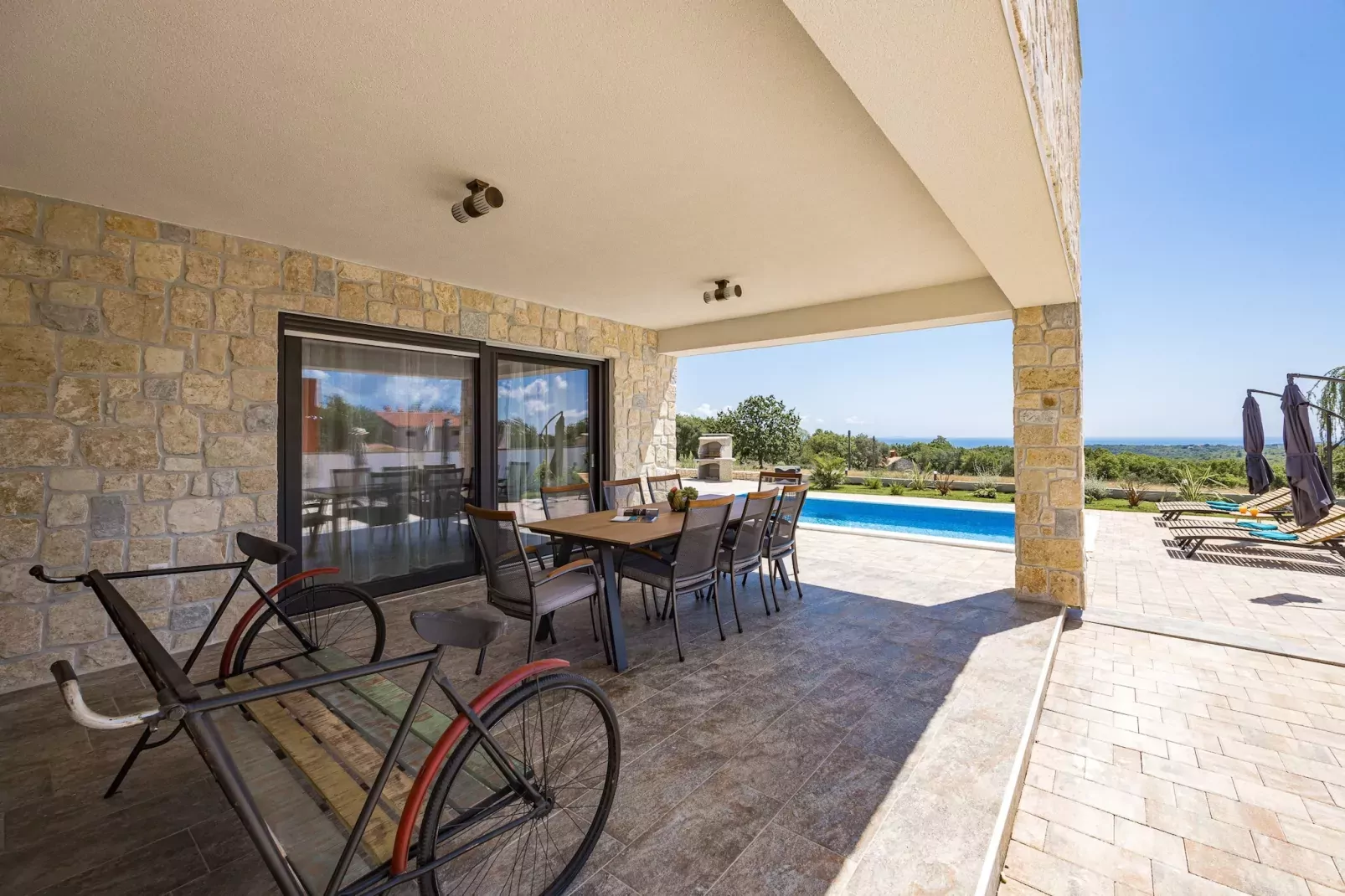 Enchanting Villa Bianca North with Pool and Jacuzz-Terrace