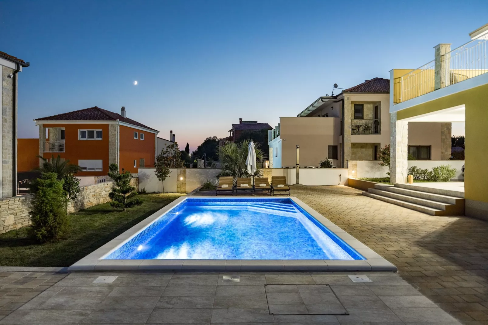 Enchanting Villa Magdalena East with Pool and Jacu - 10559310
