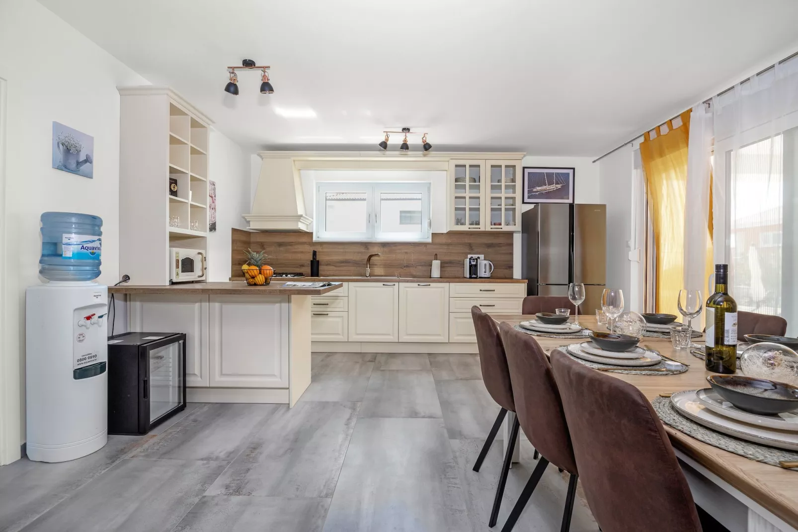 Enchanting Villa Magdalena East with Pool and Jacu - 10559315