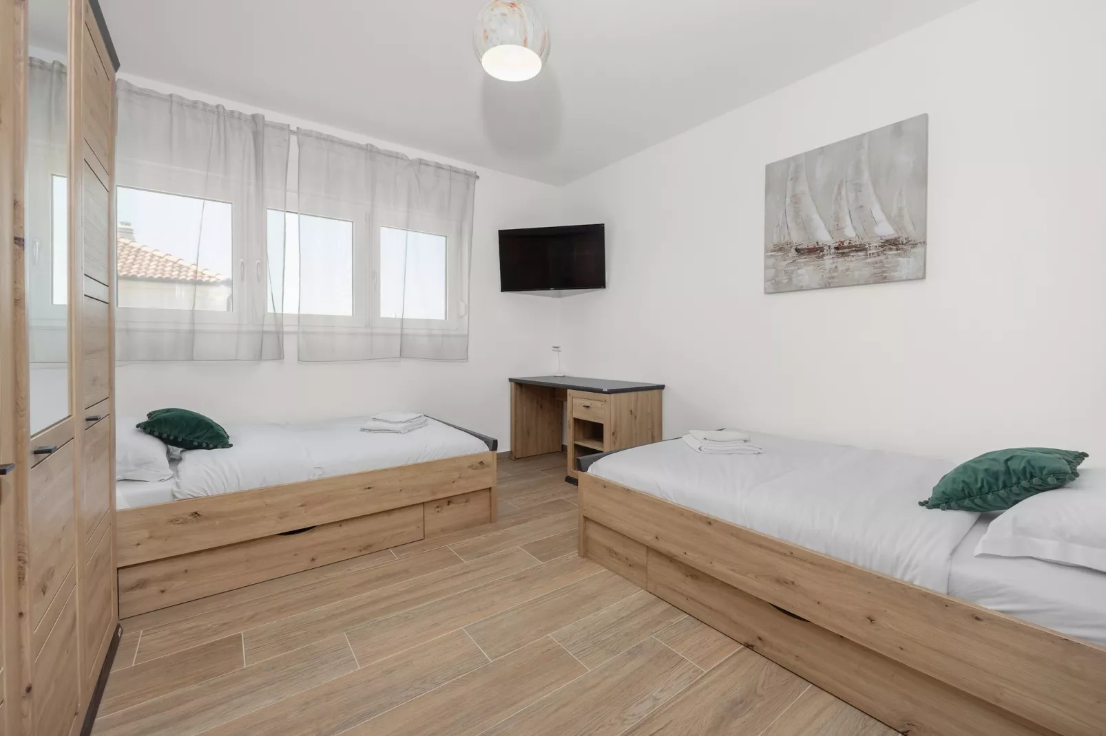 Enchanting Villa Magdalena East with Pool and Jacu - 10559320