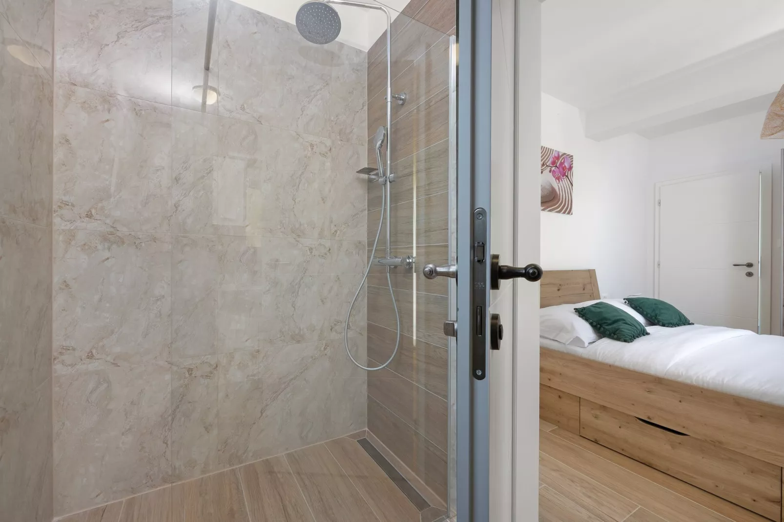 Enchanting Villa Magdalena East with Pool and Jacu - 10559321