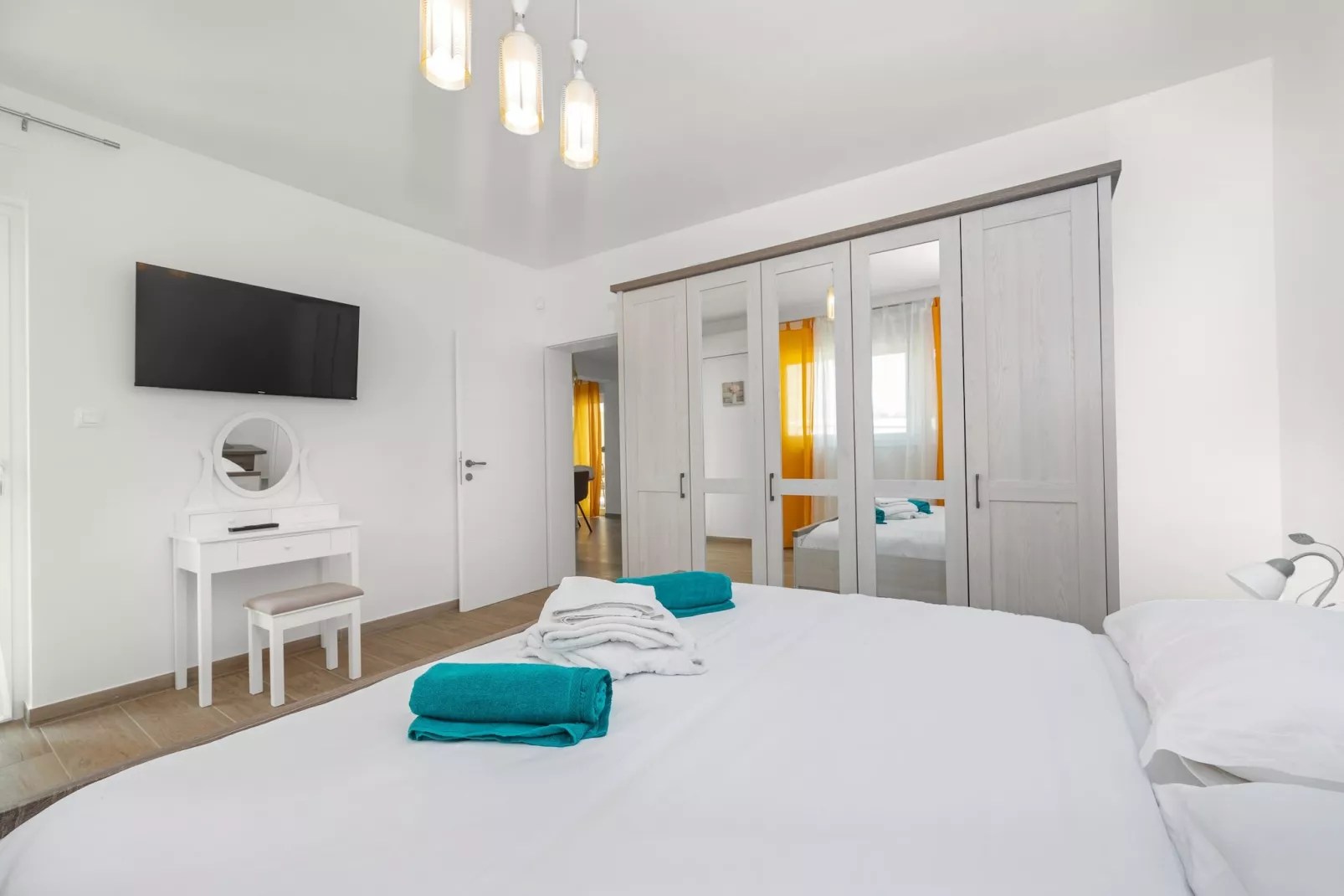 Enchanting Villa Magdalena East with Pool and Jacu - 10559322