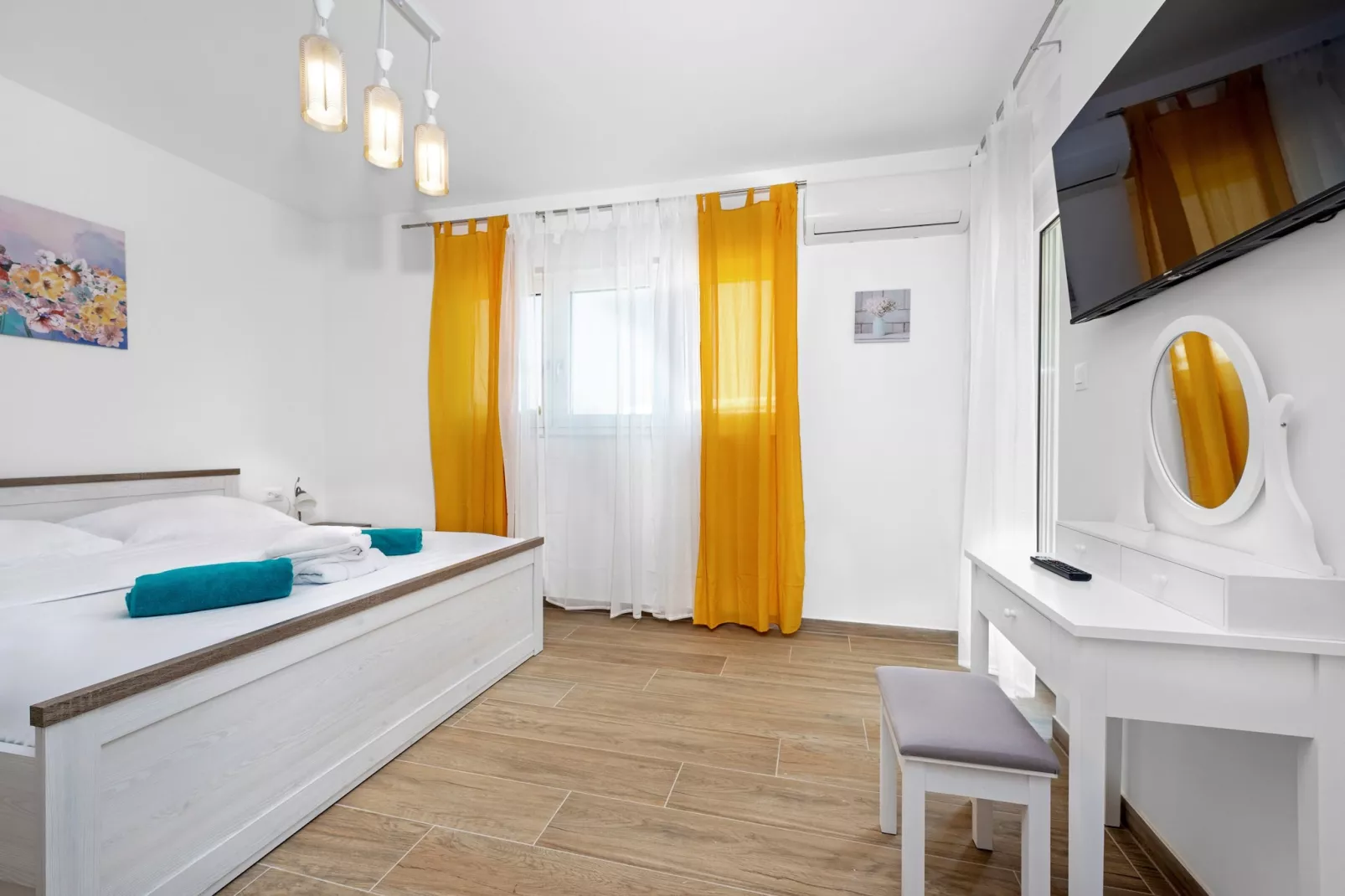 Enchanting Villa Magdalena East with Pool and Jacu - 10559323