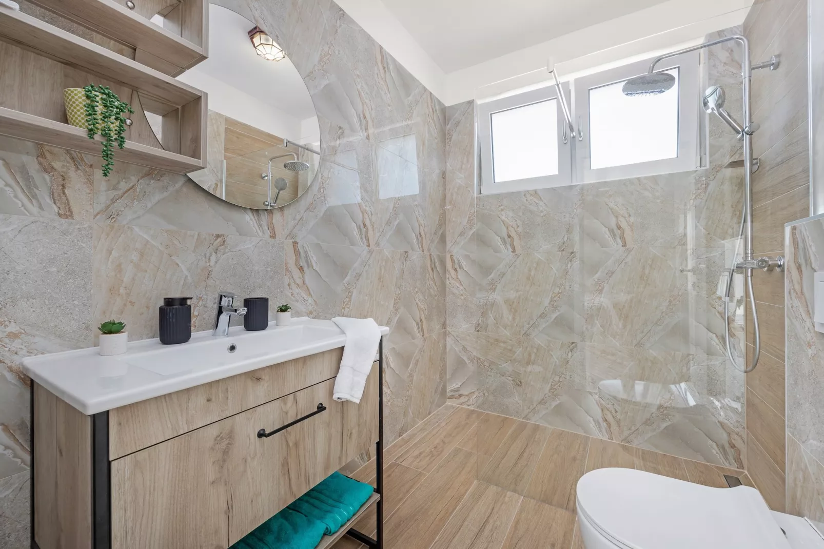 Enchanting Villa Magdalena East with Pool and Jacu - 10559329