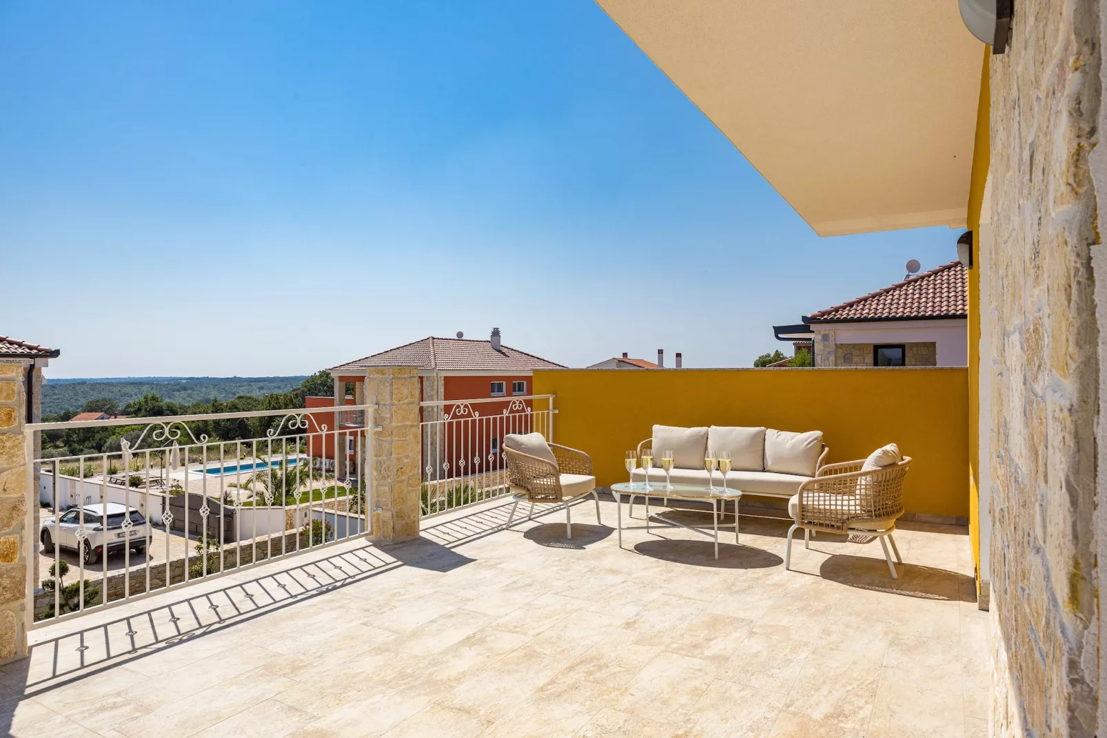 Enchanting Villa Magdalena East with Pool and Jacu - 10559331