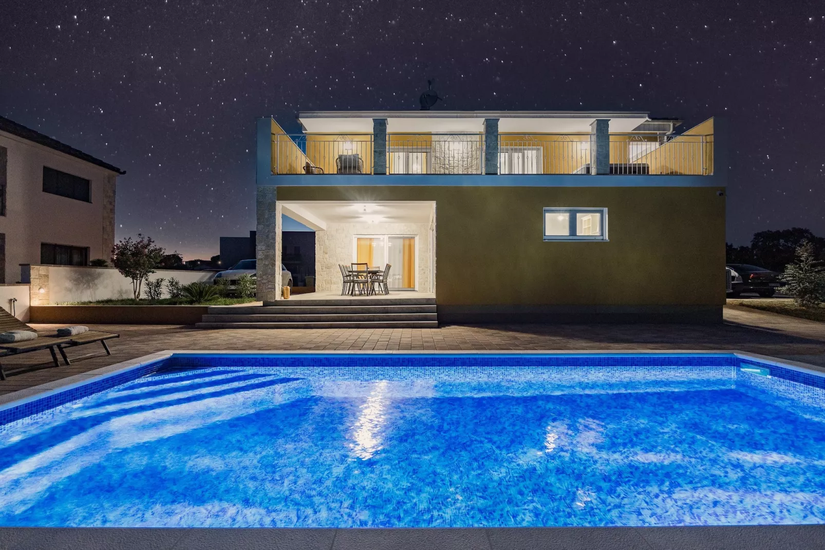 Enchanting Villa Magdalena East with Pool and Jacu - 10559335