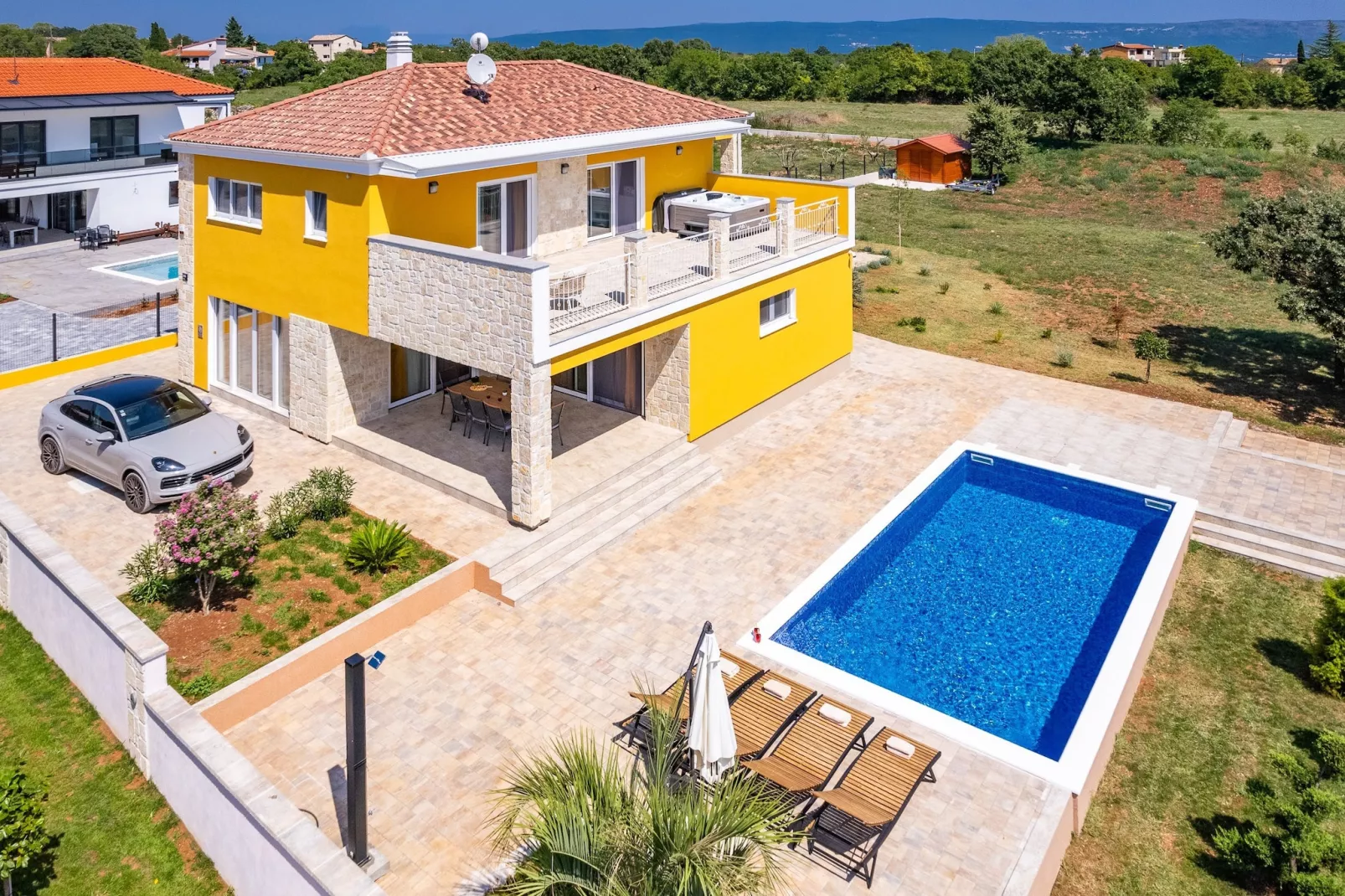 Enchanting Villa Magdalena East with Pool and Jacu - 10559338