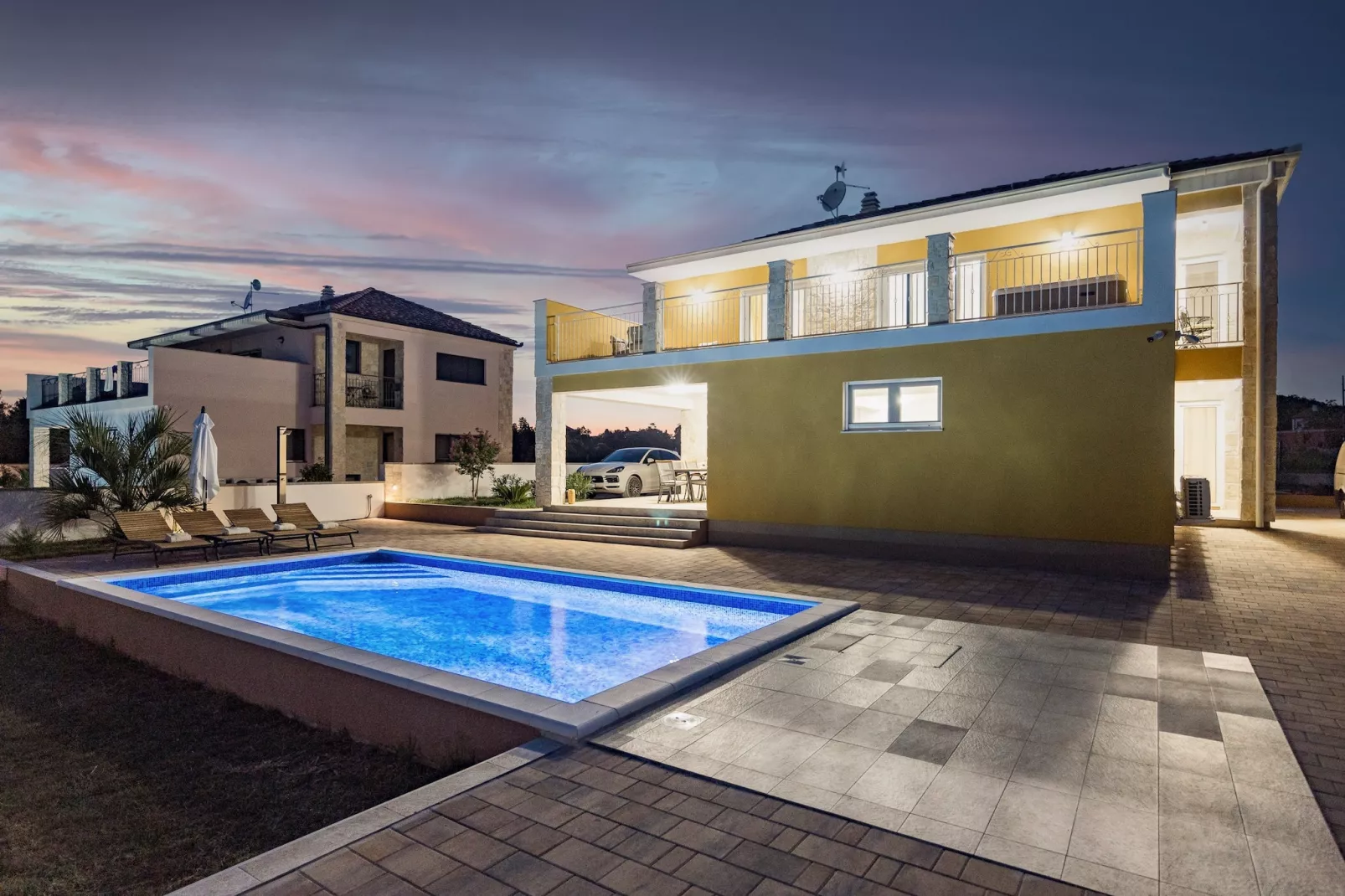 Enchanting Villa Magdalena East with Pool and Jacu - 10559340