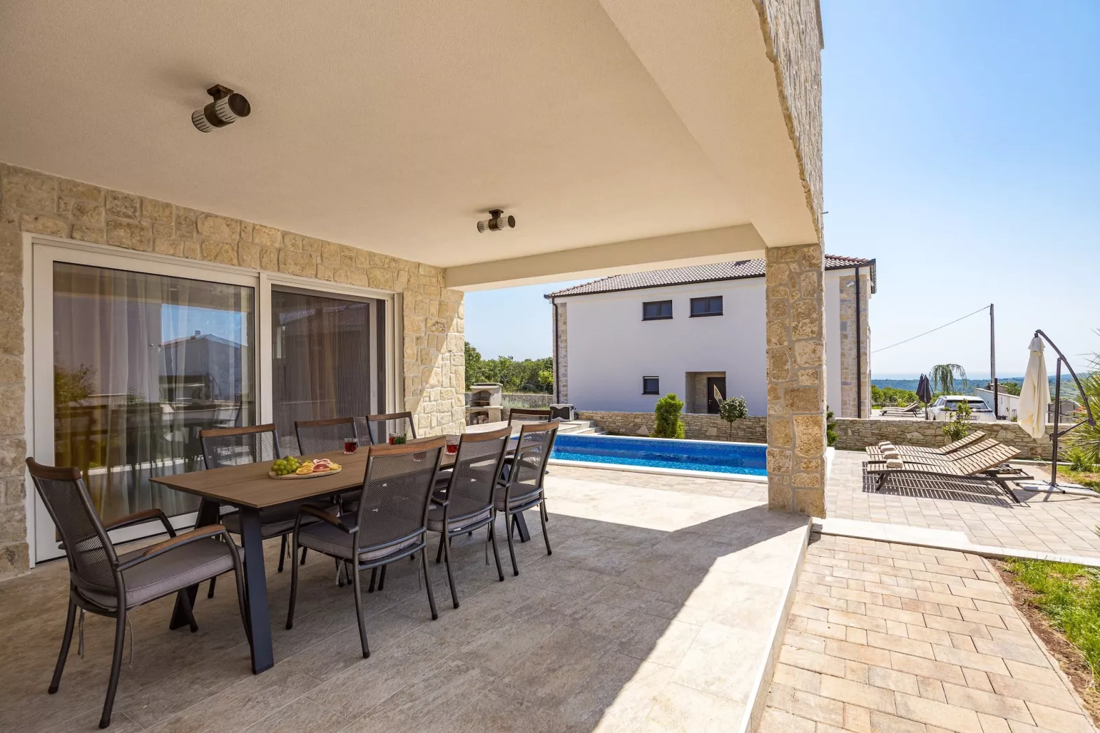 Enchanting Villa Magdalena East with Pool and Jacu - 10559344