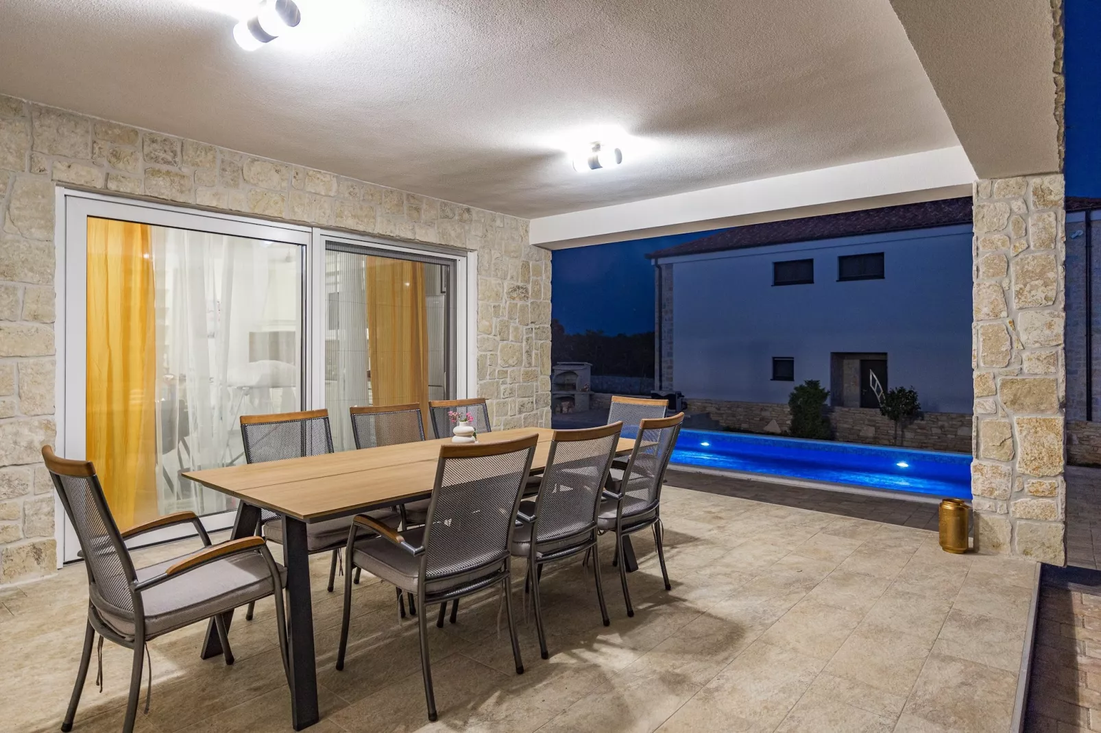 Enchanting Villa Magdalena East with Pool and Jacu - 10559345