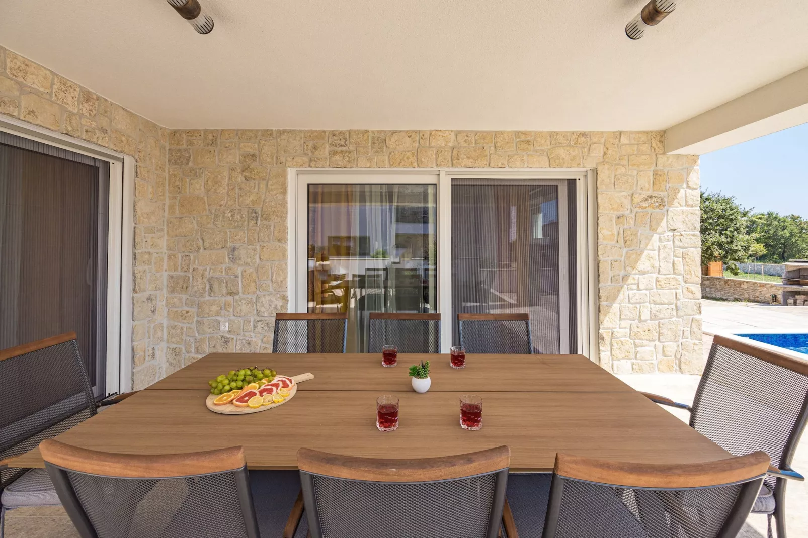 Enchanting Villa Magdalena East with Pool and Jacu - 10559347