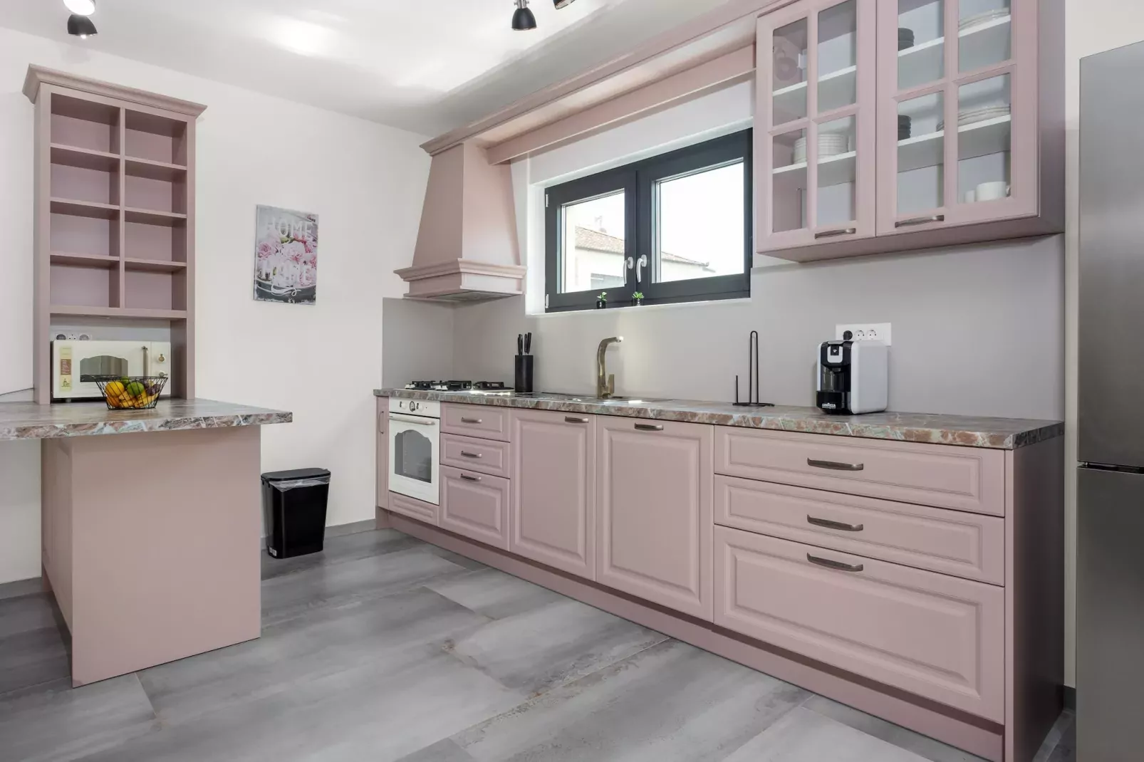 Enchanting Villa Magnolia West with Pool and Jacuz-Kitchen