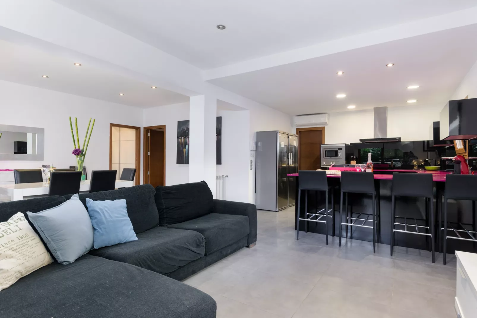YourHouse Cardinal-Living room