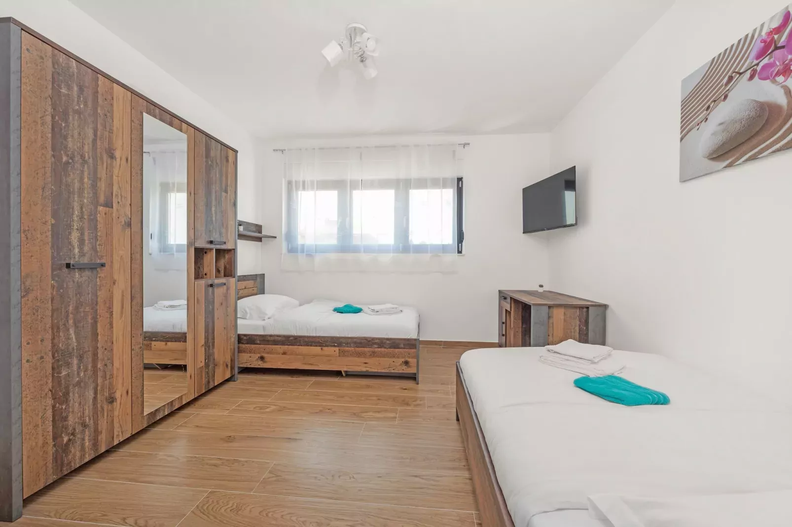 Enchanting Villa Magnolia West with Pool and Jacuz-Bedroom