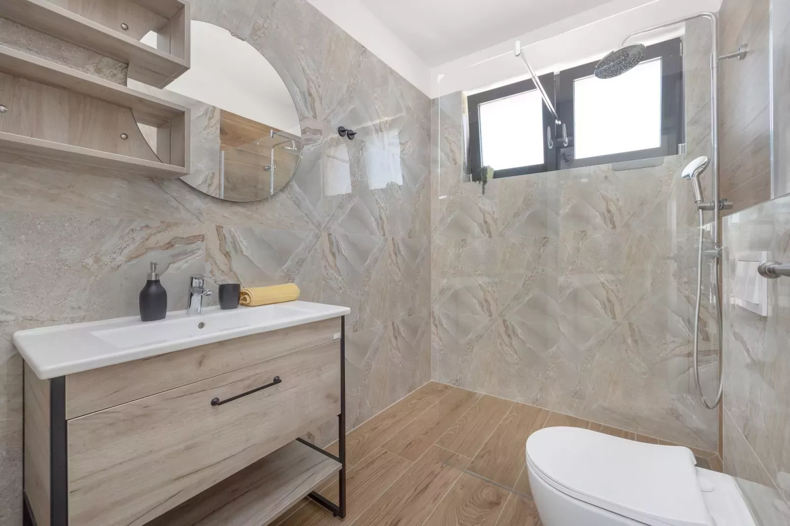Enchanting Villa Magnolia West with Pool and Jacuz-Bathroom