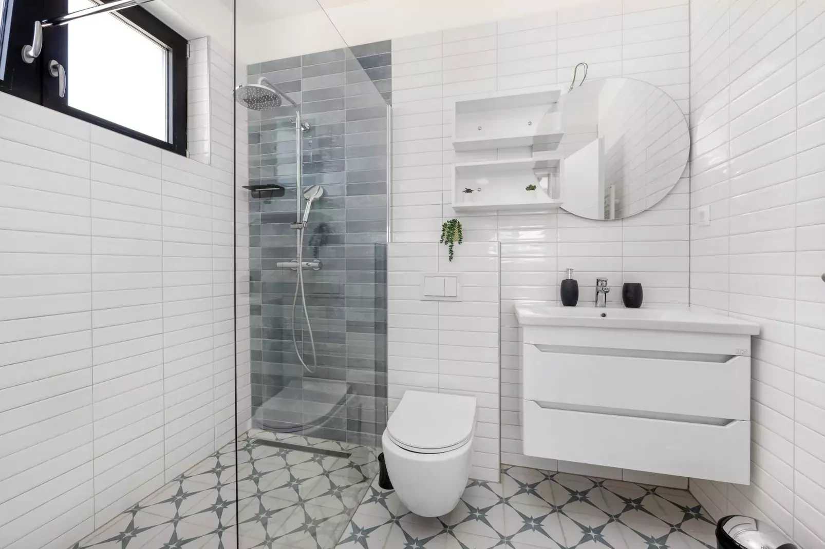 Enchanting Villa Magnolia West with Pool and Jacuz-Bathroom