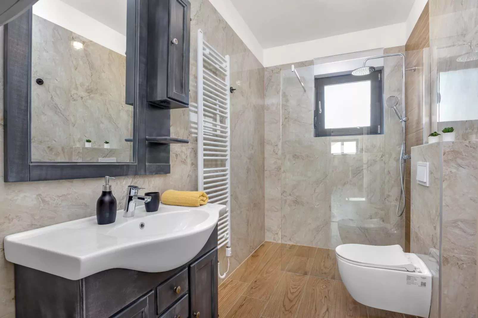 Enchanting Villa Magnolia West with Pool and Jacuz-Bathroom