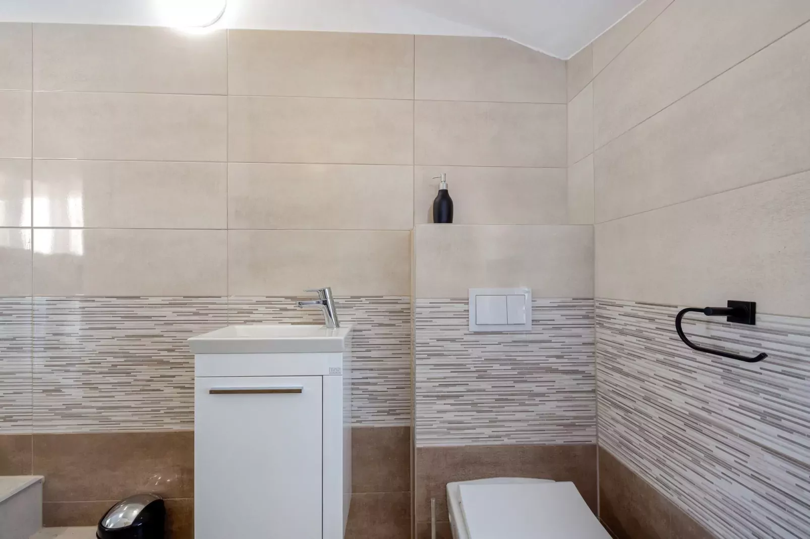 Enchanting Villa Magnolia West with Pool and Jacuz-Bathroom