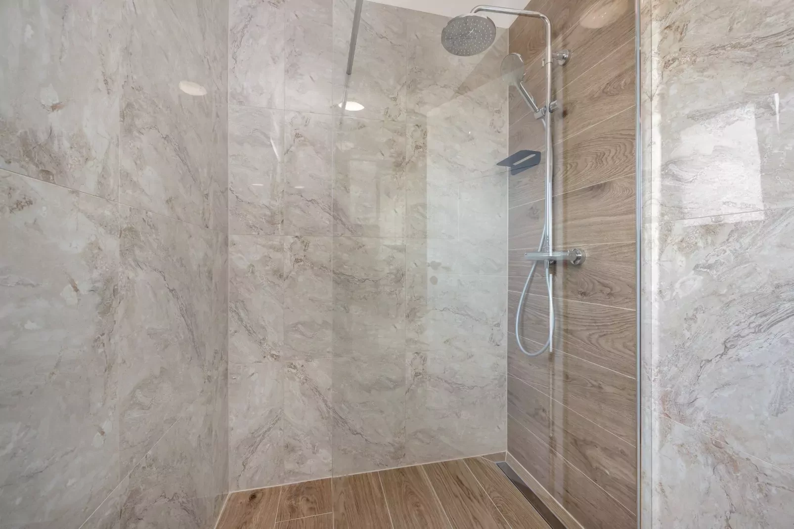 Enchanting Villa Magnolia West with Pool and Jacuz-Bathroom