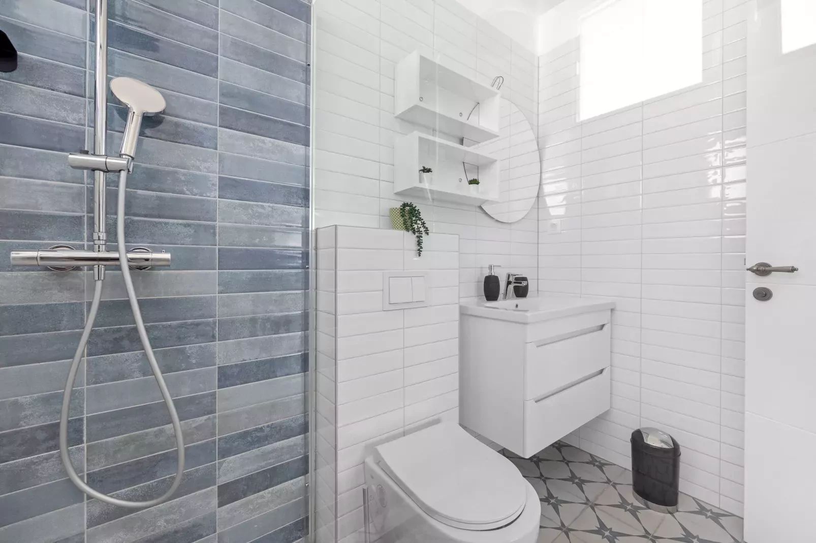 Enchanting Villa Magnolia West with Pool and Jacuz-Bathroom
