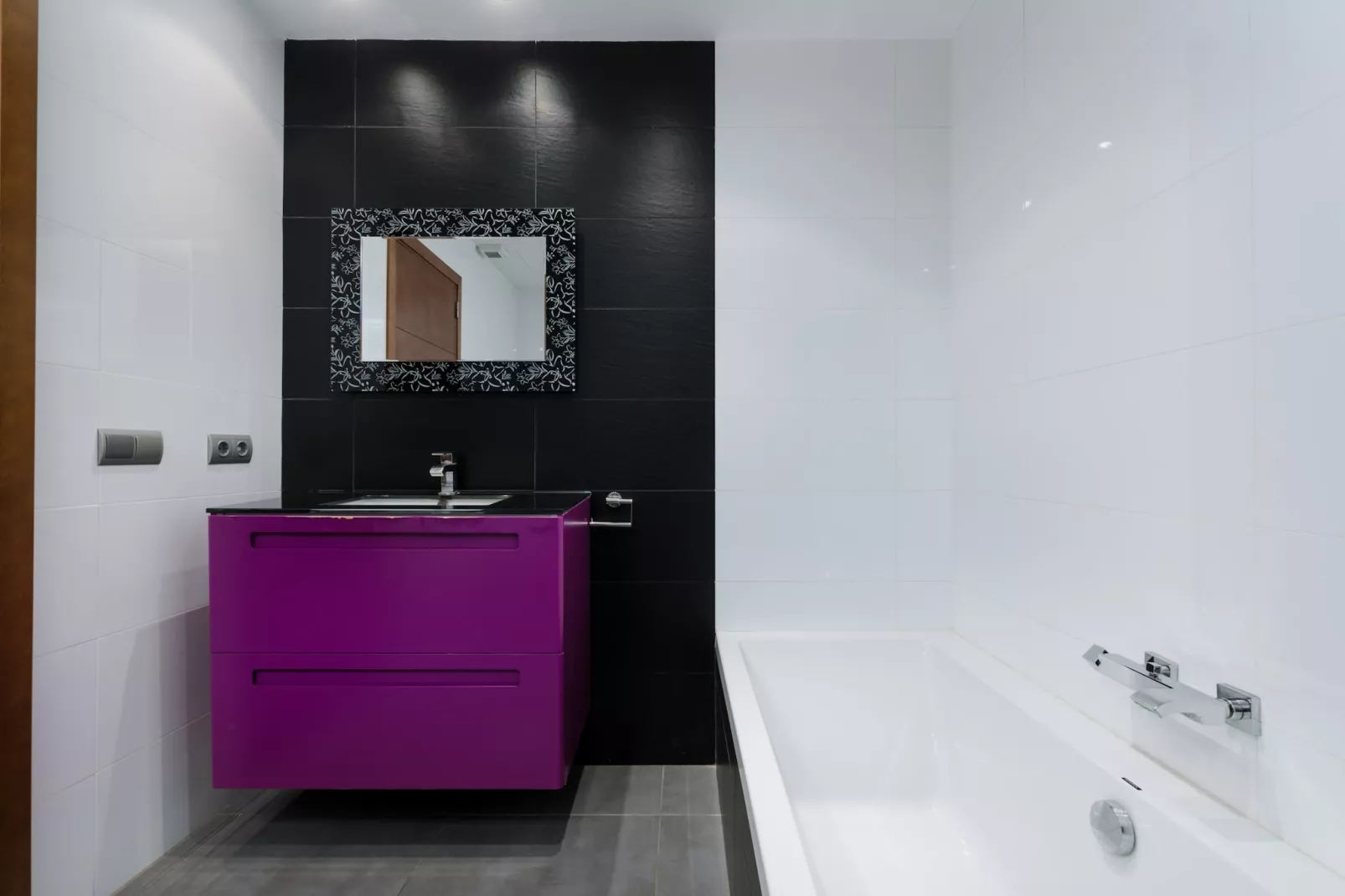 YourHouse Cardinal-Bathroom