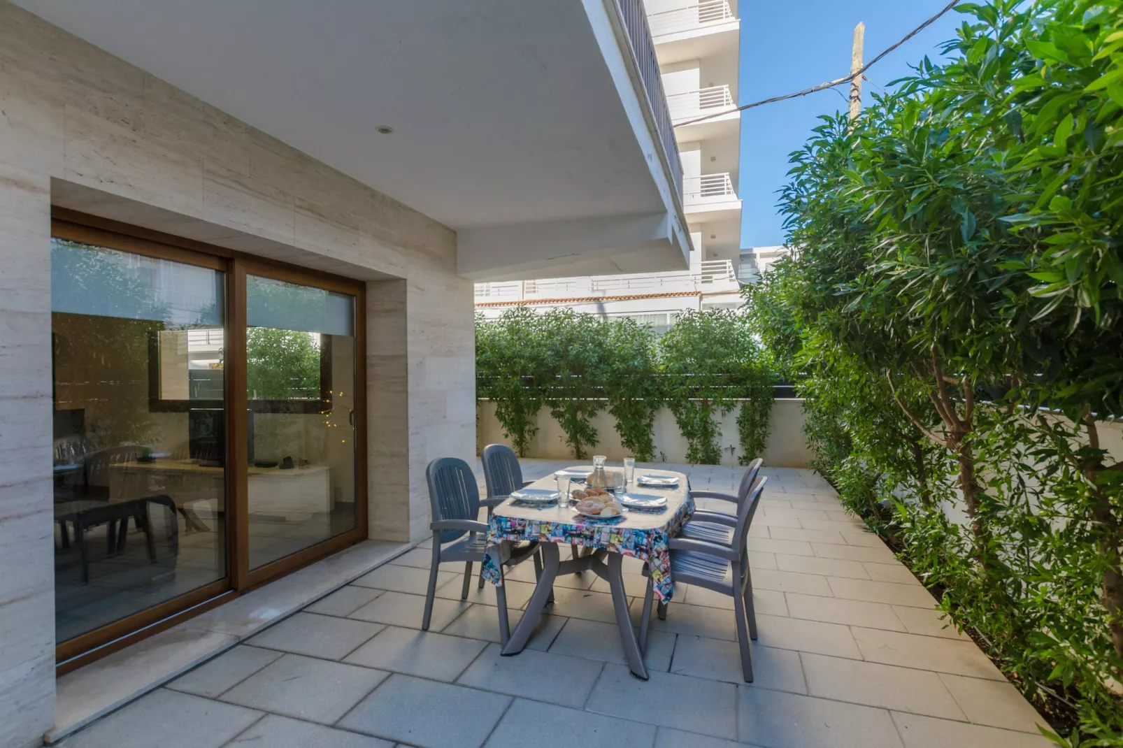 YourHouse Cardinal-Terrace