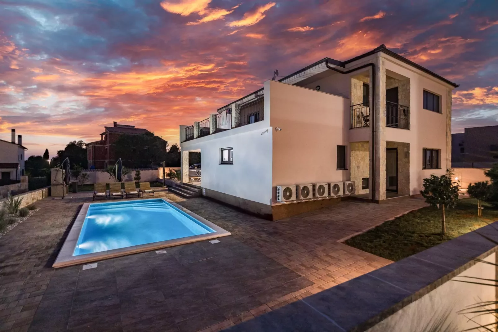 Enchanting Villa Magnolia West with Pool and Jacuz-Outdoor