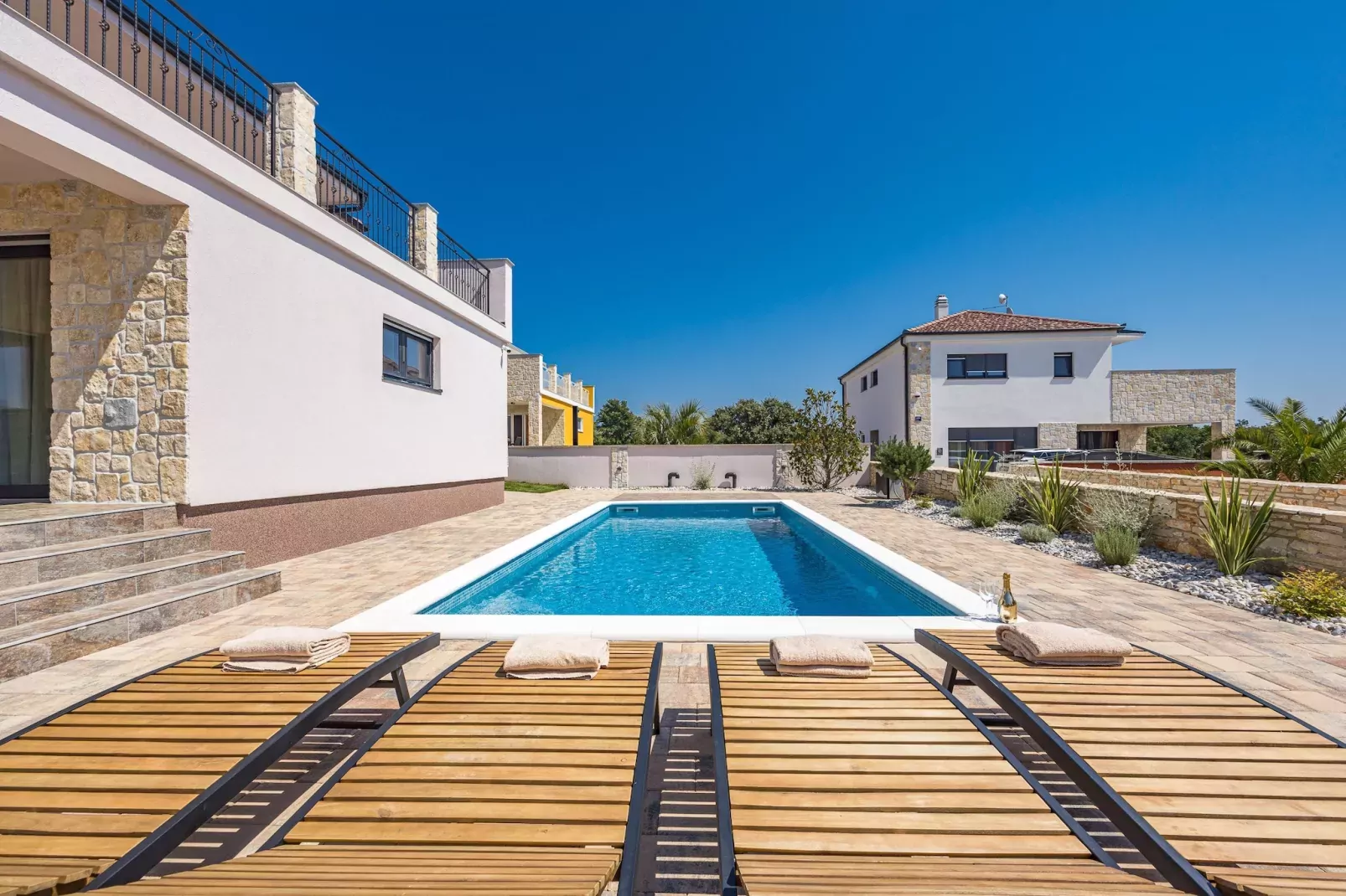 Enchanting Villa Magnolia West with Pool and Jacuz-Outdoor