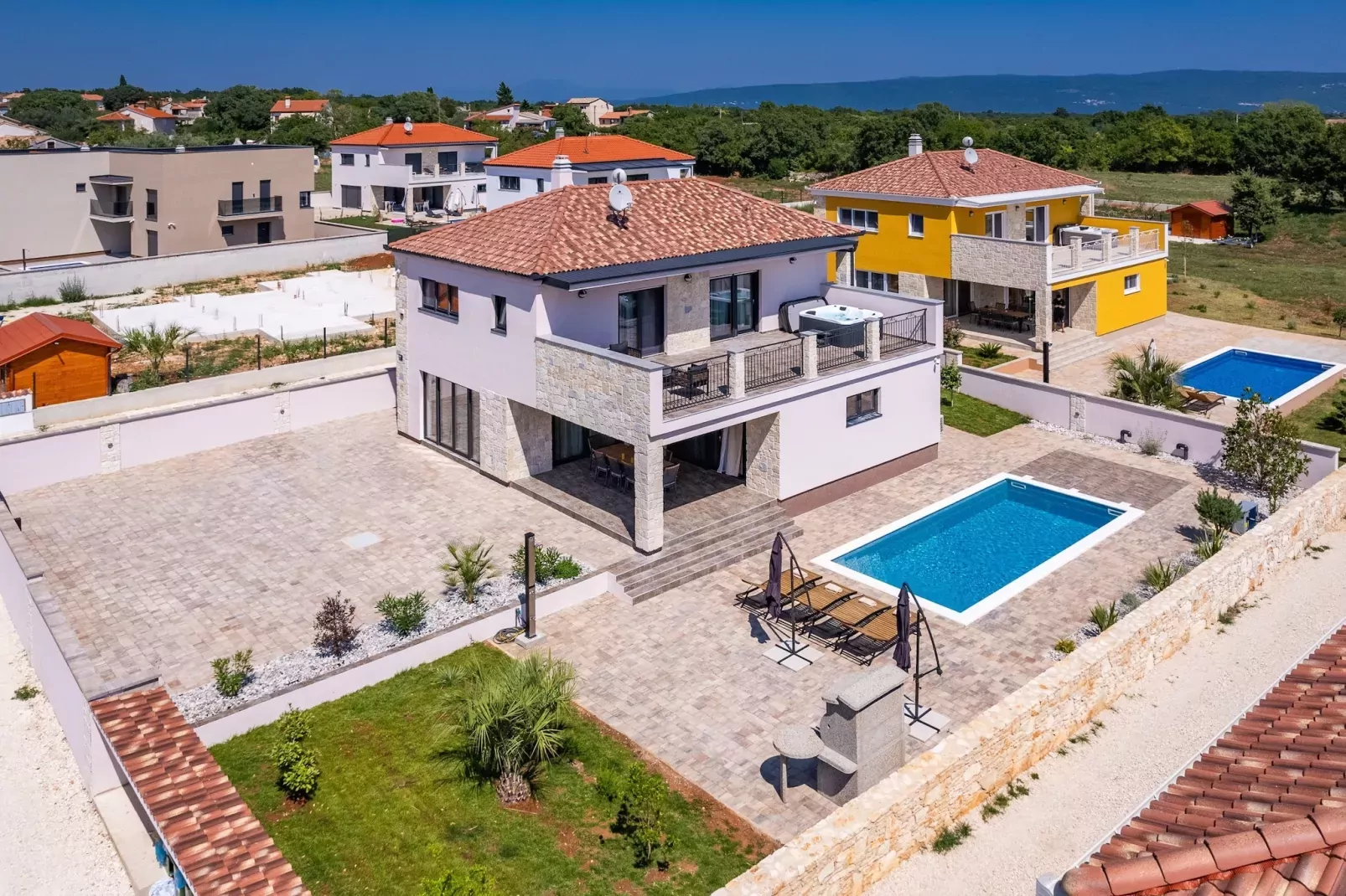 Enchanting Villa Magnolia West with Pool and Jacuz-Outdoor