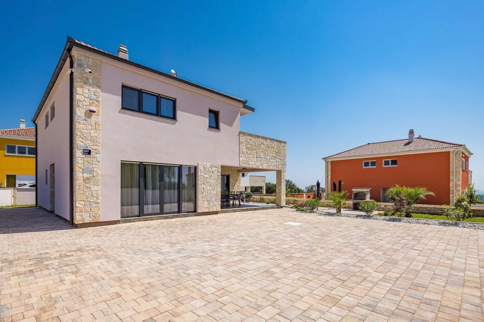 Enchanting Villa Magnolia West with Pool and Jacuz-Outdoor