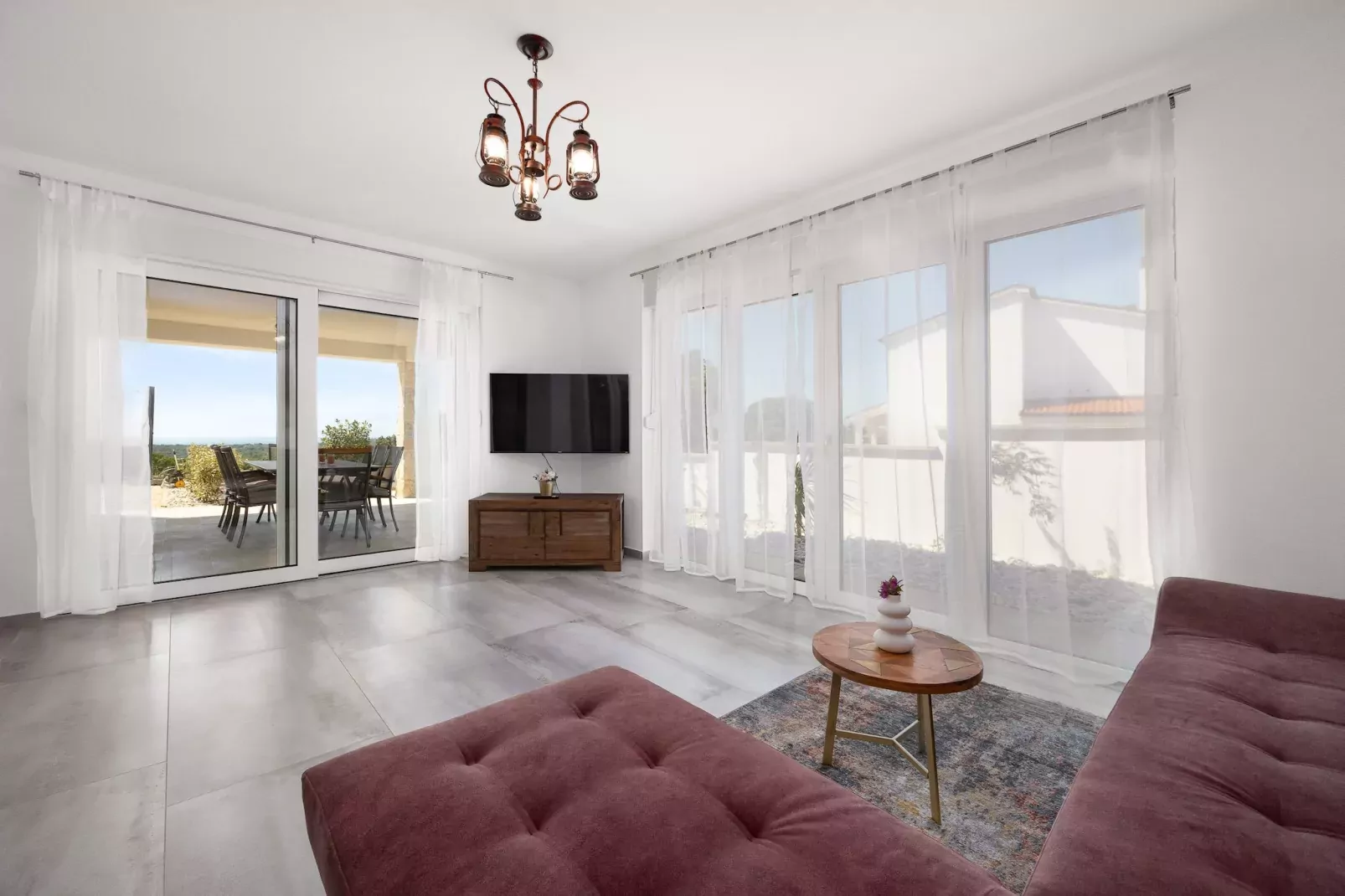 Enchanting Villa Rossa South with Pool and Jacuzzi-Living room